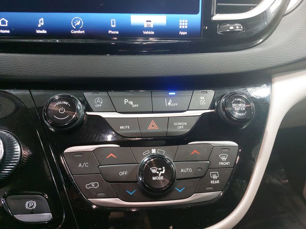 Used 2024 Chrysler Pacifica Touring-L FWD image 21