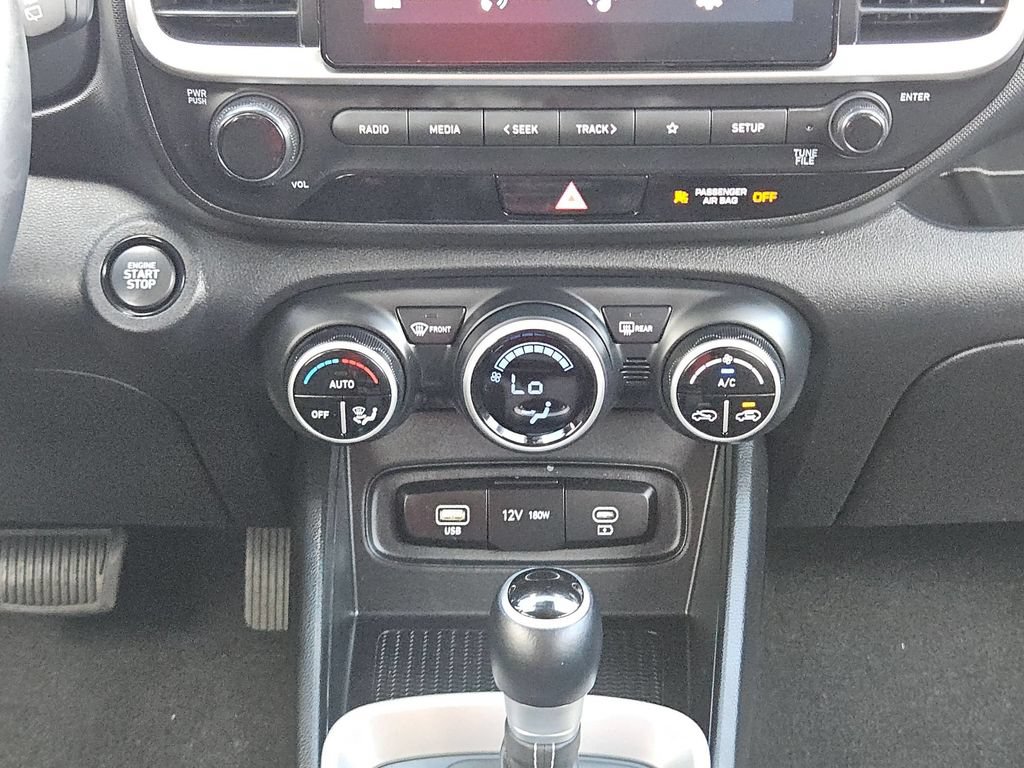Used 2025 Hyundai Venue SEL FWD image 18