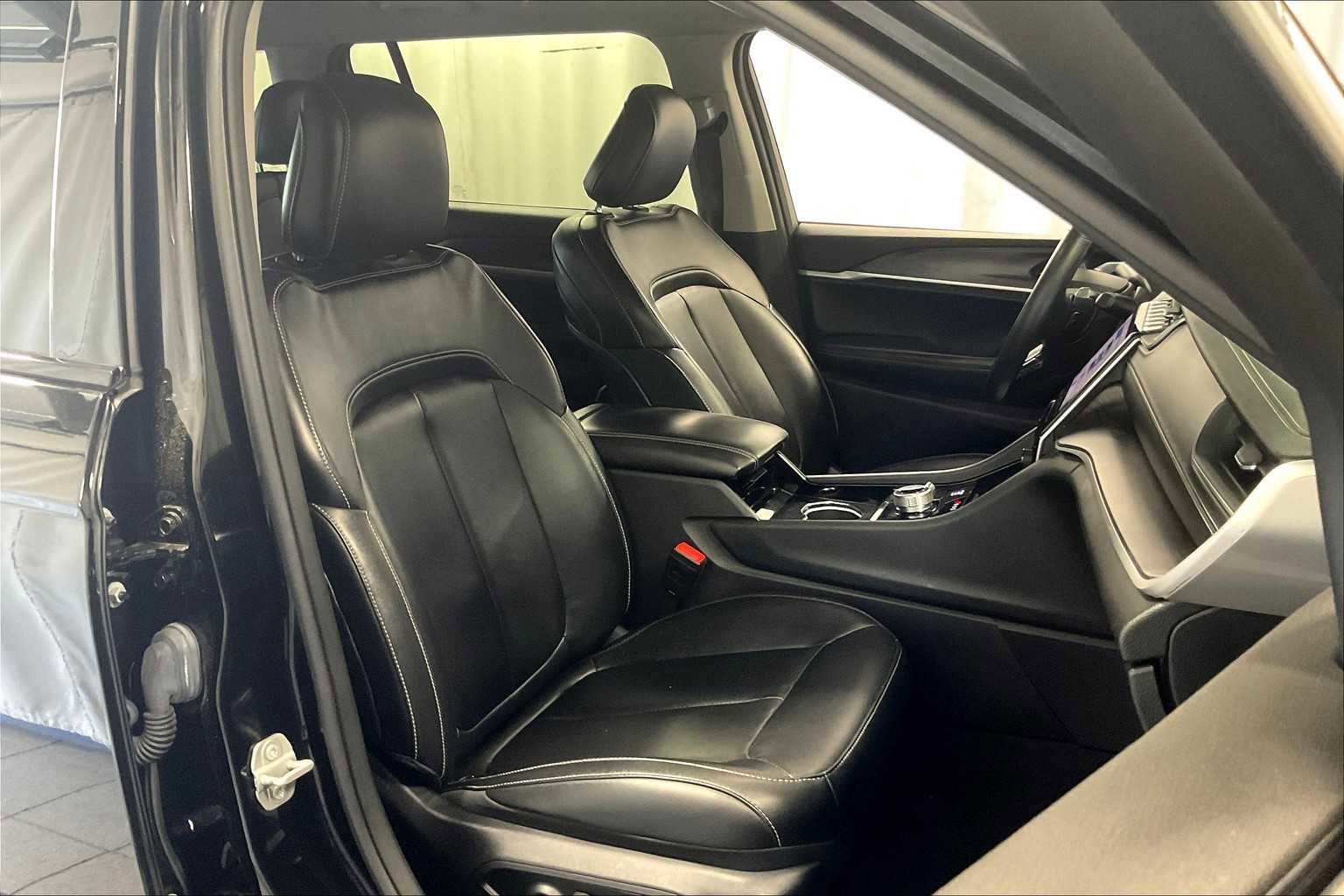 Used 2021 Jeep Grand Cherokee L Limited w/ Trailer Tow Group (B) image 11