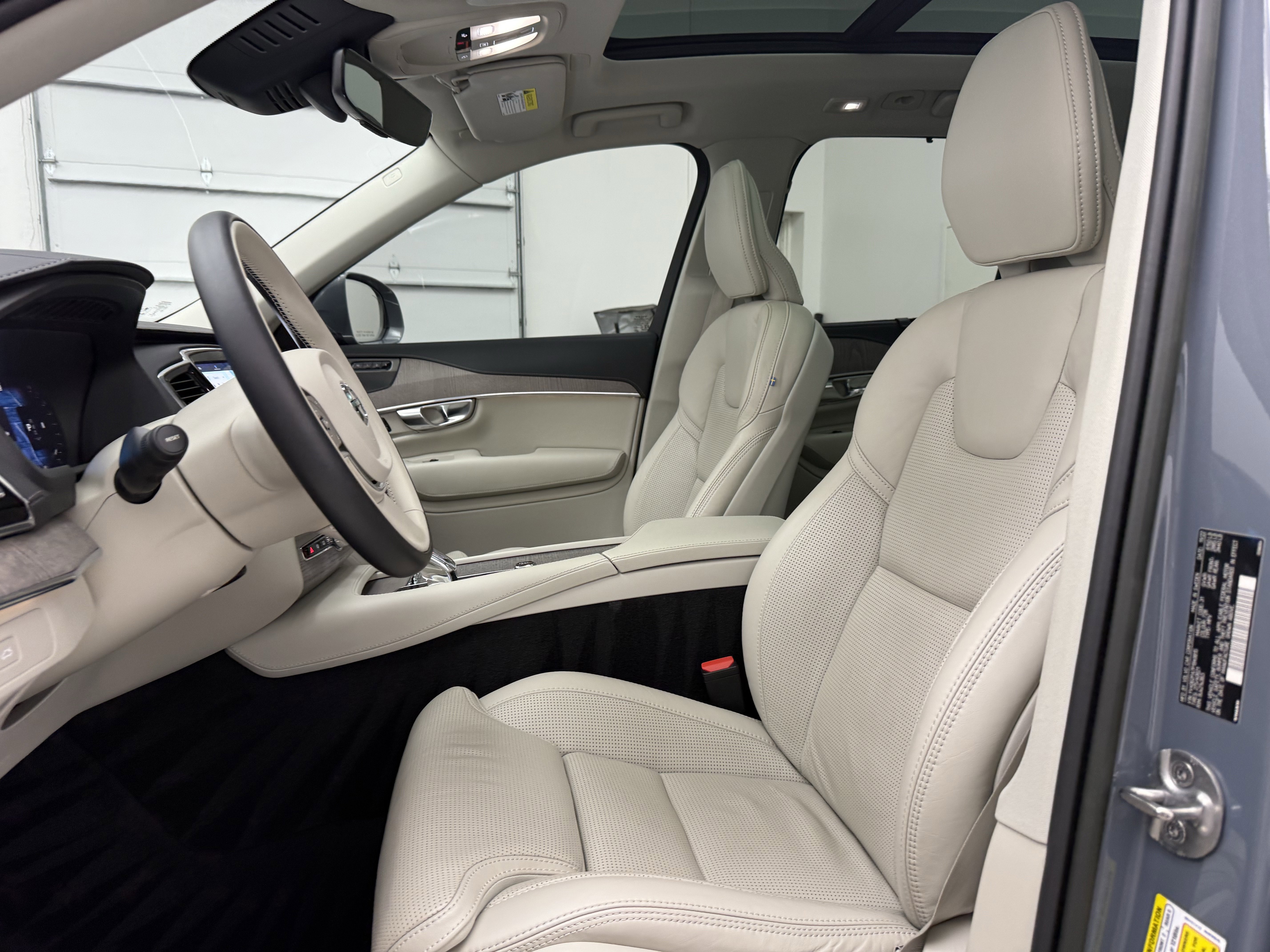 Certified 2023 Volvo XC90 B6 Ultimate w/ Protection Package Premier AWD/4WD image 12
