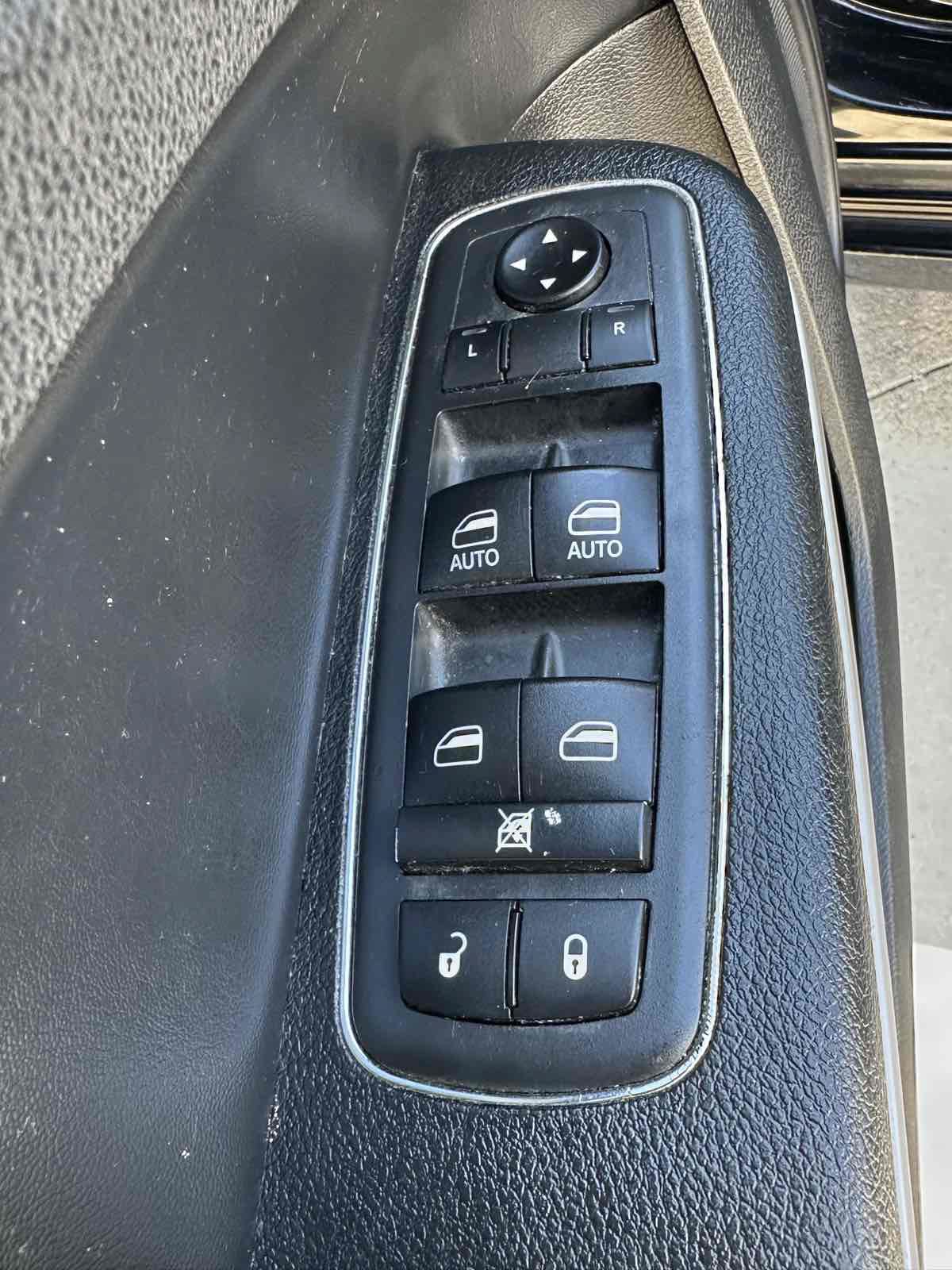 Used 2019 Chrysler 300 Touring w/ Sport Appearance Package RWD image 23