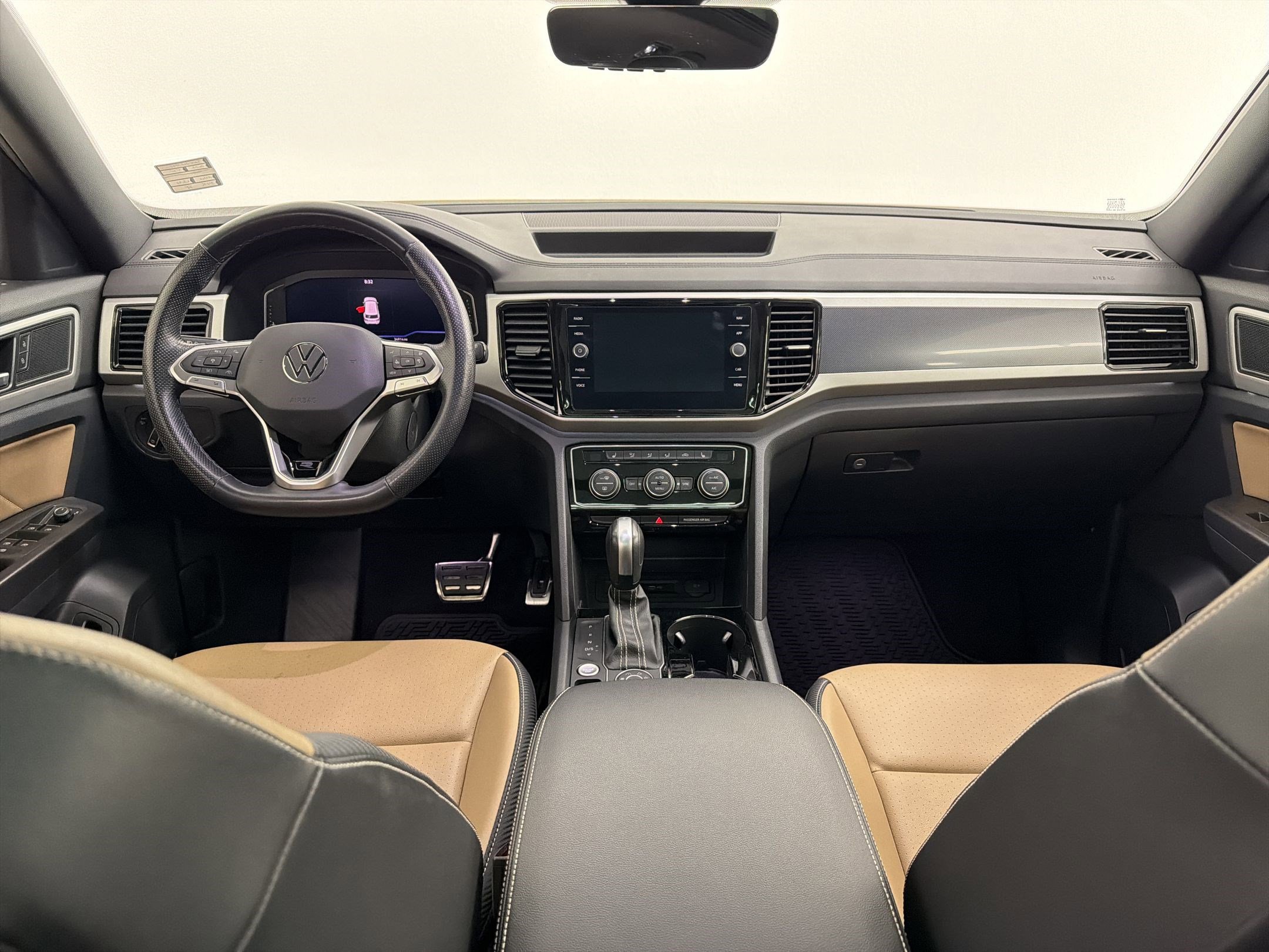 Used 2022 Volkswagen Atlas Cross Sport SEL R-Line image 15