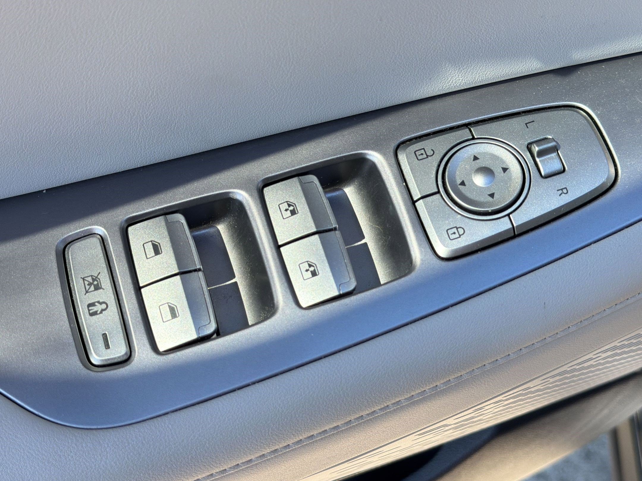 Used 2023 Hyundai Palisade Limited w/ Cargo Package AWD/4WD image 11