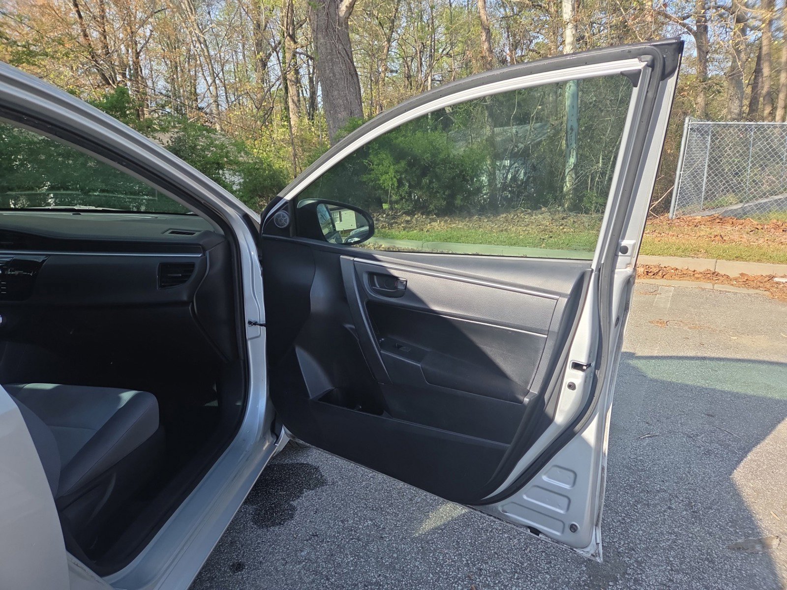 Used 2016 Toyota Corolla L image 19