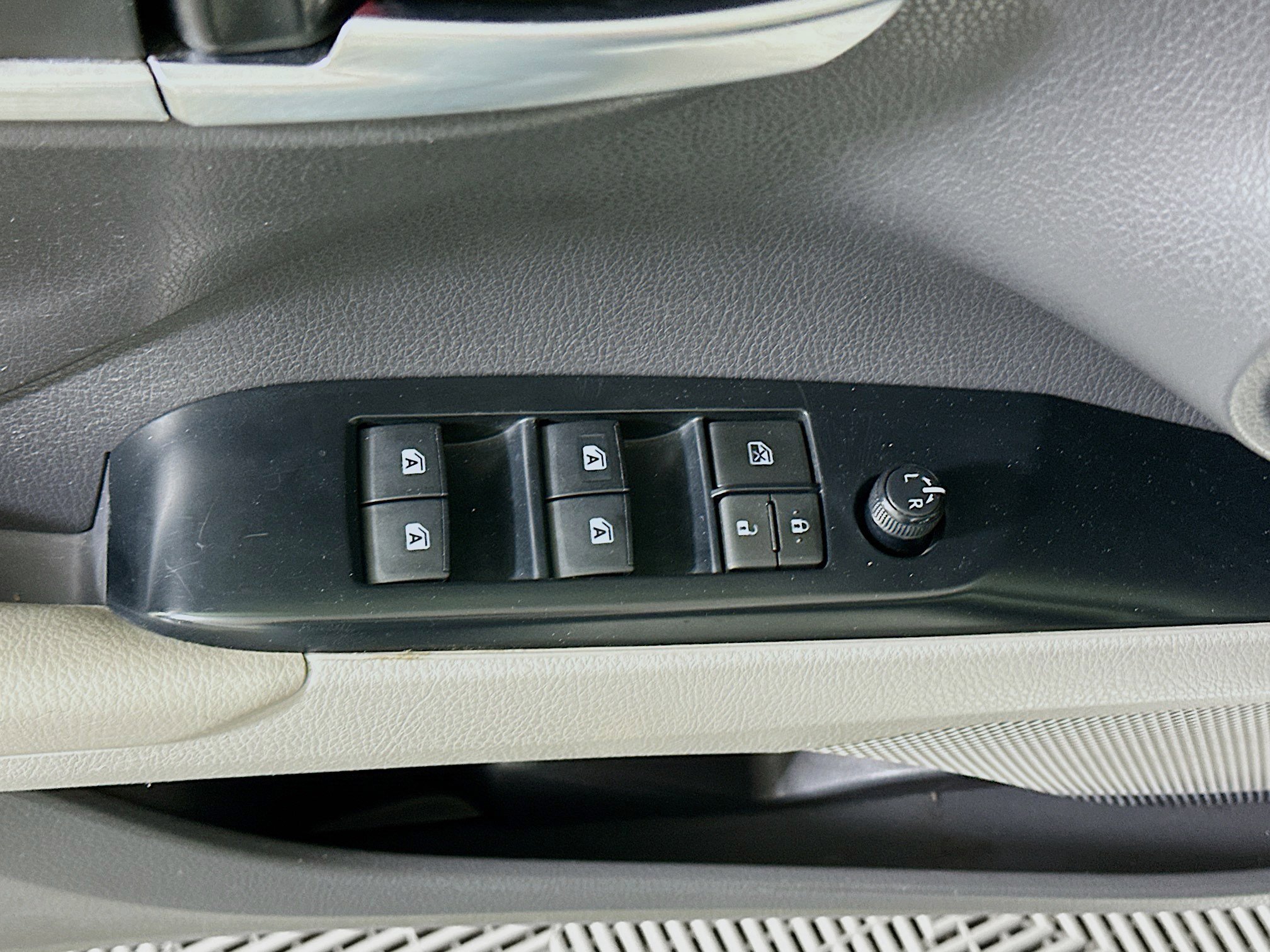 Used 2020 Toyota Camry LE image 15