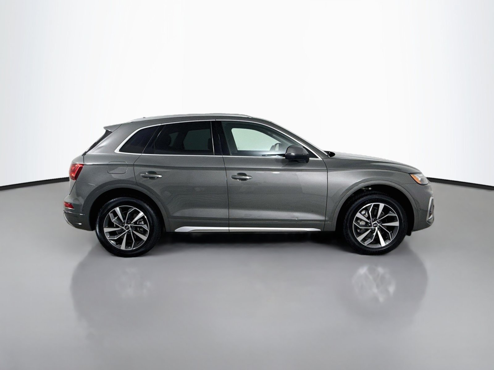 Certified 2024 Audi Q5 2.0T Prestige AWD/4WD image 8