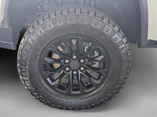 Used 2022 Chevrolet Colorado ZR2 image 9