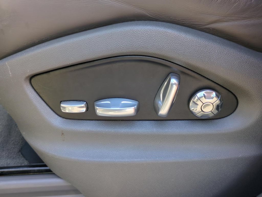 Used 2021 Porsche Cayenne AWD/4WD image 16