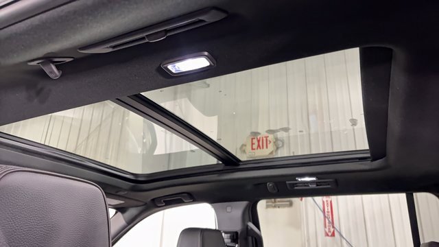 Used 2024 GMC Yukon XL Denali image 11