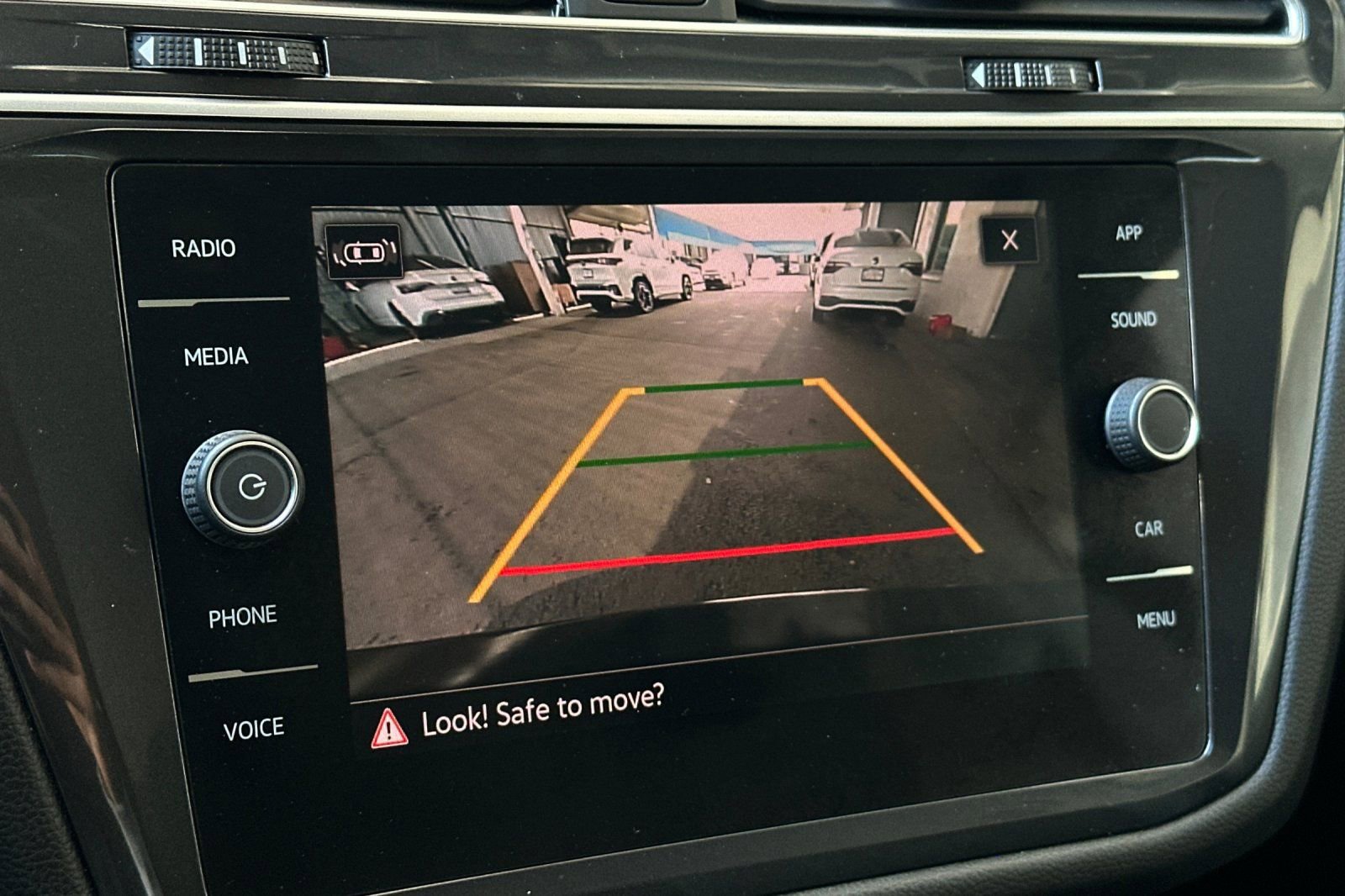 Used 2023 Volkswagen Tiguan SE FWD image 21