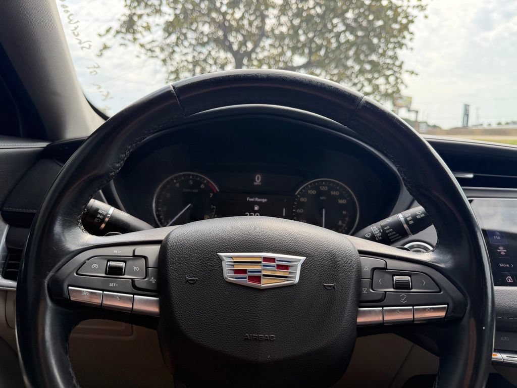 Used 2022 Cadillac XT4 Luxury FWD image 11