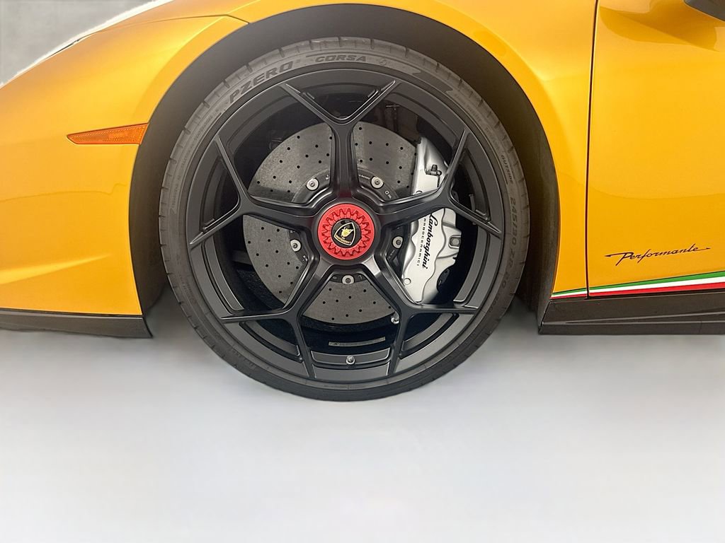 Used 2018 Lamborghini Huracan Performante image 32