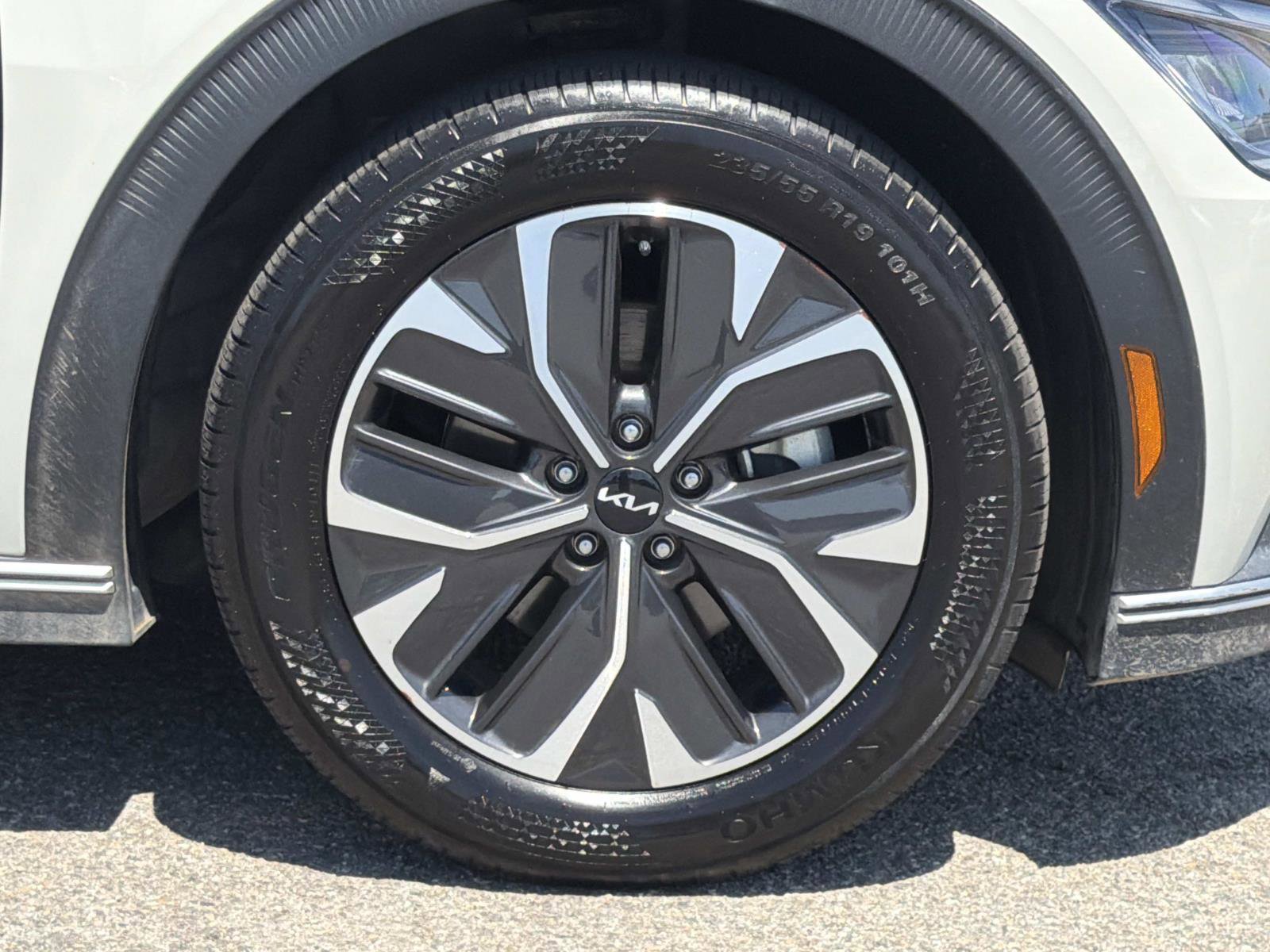 Used 2024 Kia EV6 Light RWD image 25