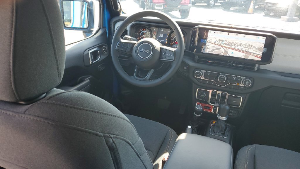 Used 2025 Jeep Gladiator Sport AWD/4WD image 11