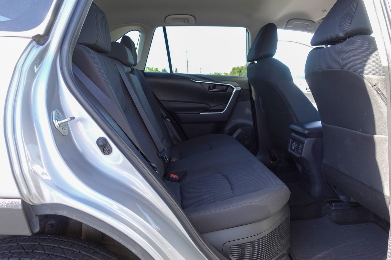 Used 2024 Toyota RAV4 LE AWD/4WD image 14