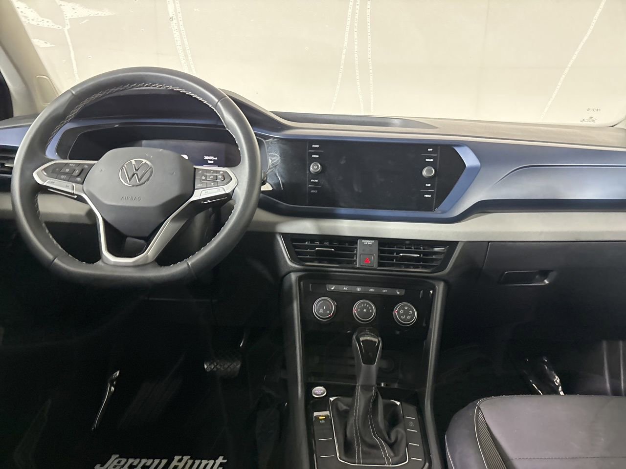 Used 2023 Volkswagen Taos SE w/ Panoramic Sunroof Package image 21