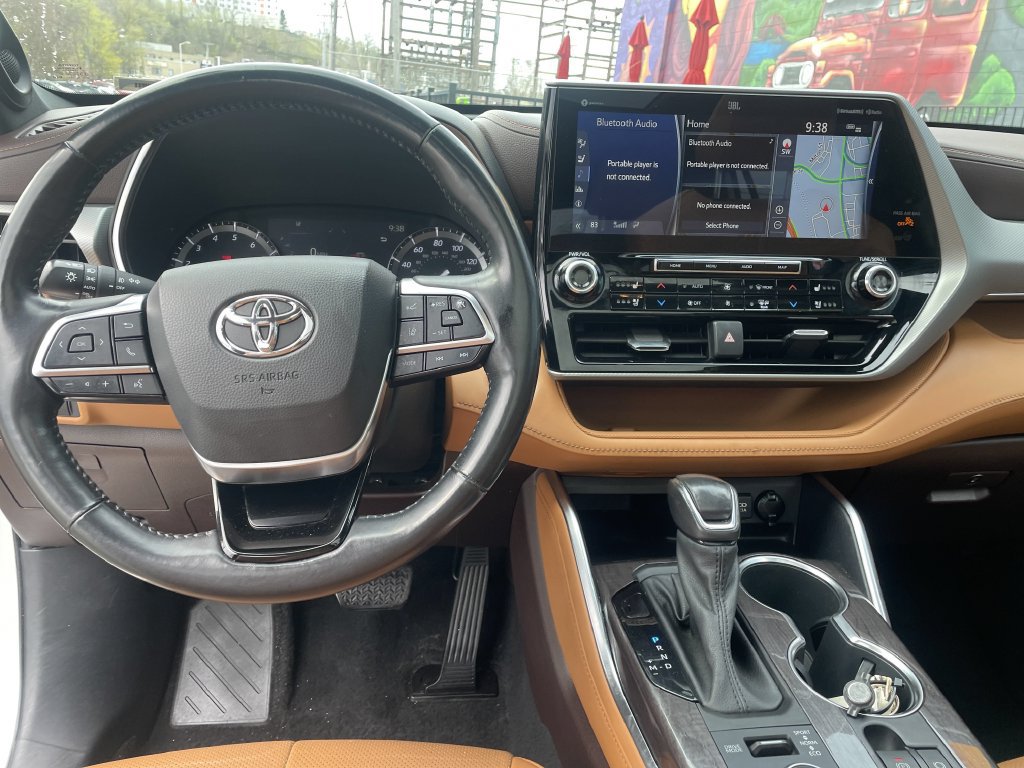 Used 2021 Toyota Highlander Platinum AWD/4WD image 15