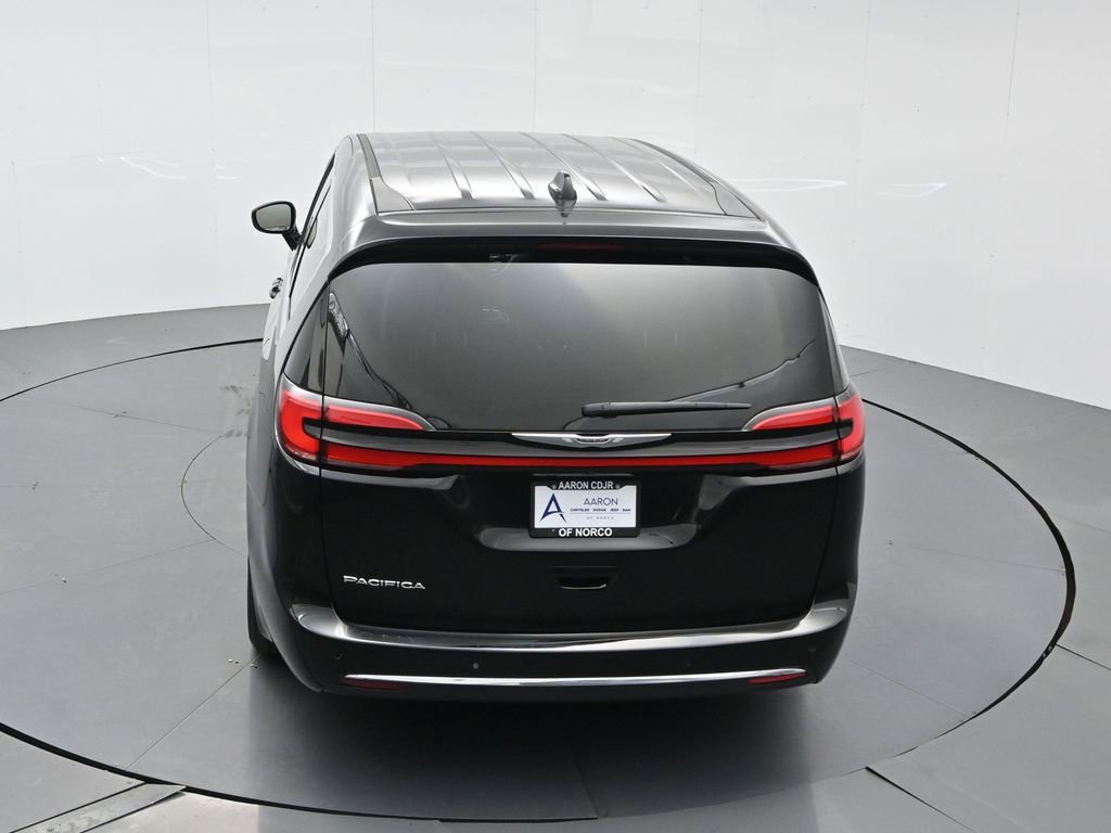 Used 2024 Chrysler Pacifica Touring-L image 57