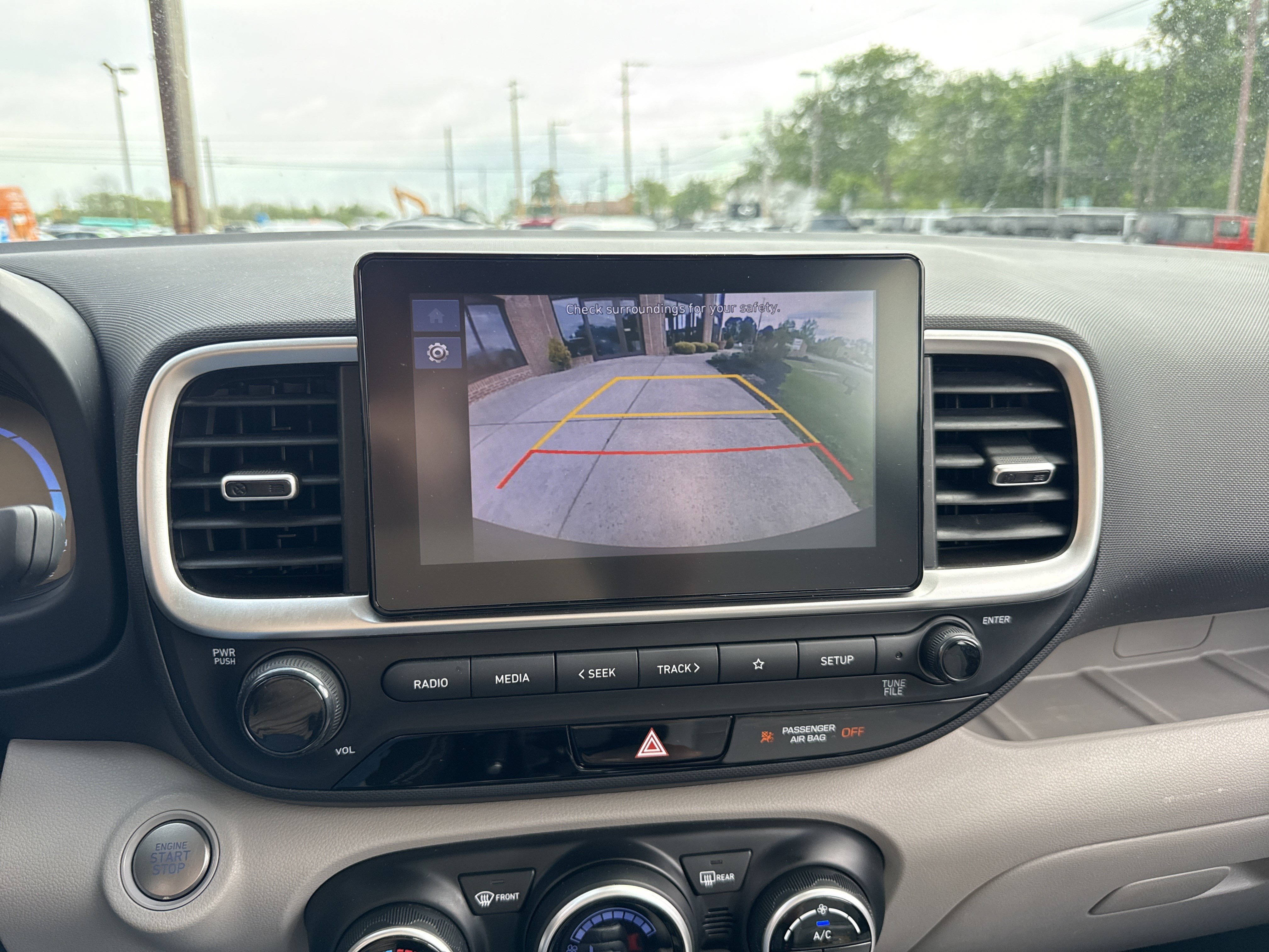 Certified 2025 Hyundai Venue SEL FWD image 28