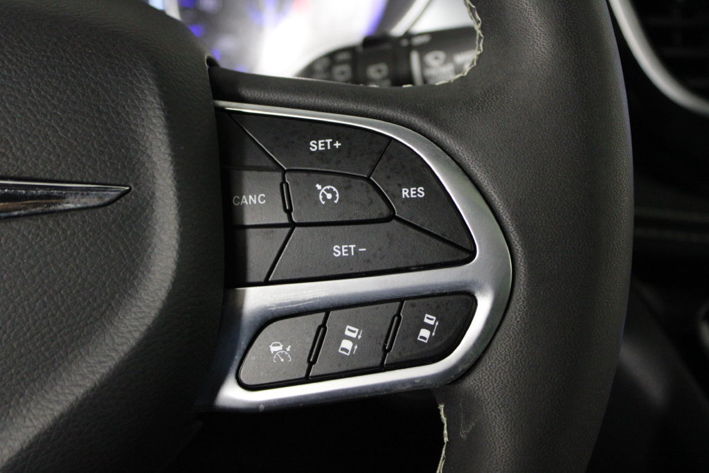 Used 2026 Chrysler Pacifica Limited FWD image 28