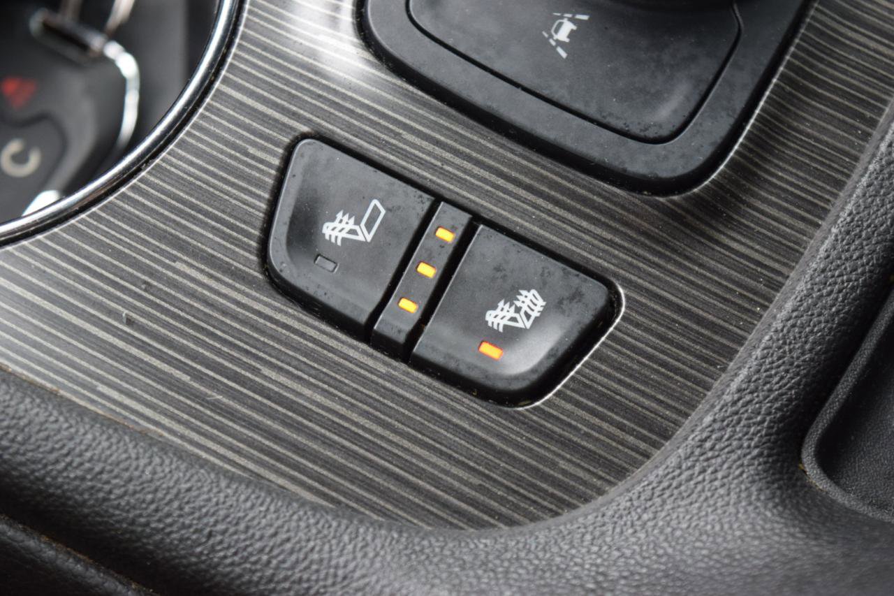 Used 2021 GMC Acadia SLT FWD image 32