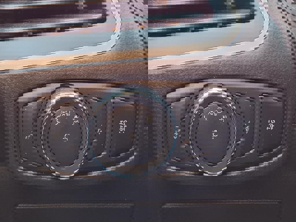 Used 2022 Ford Edge SEL image 25