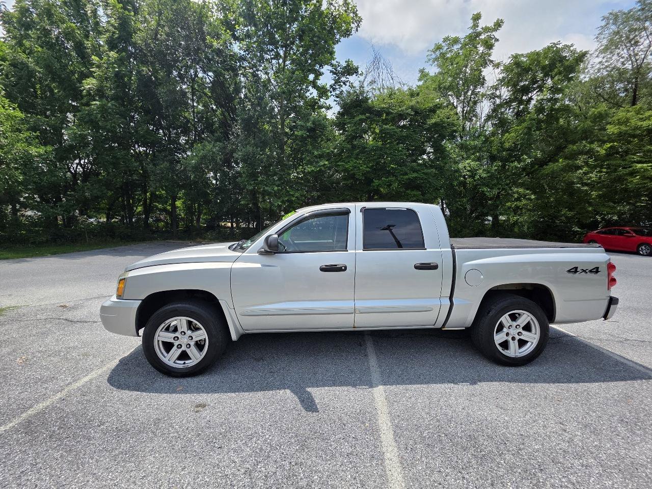 Used 2007 Dodge Dakota SLT w/ Sport Appearance Group AWD/4WD image 3