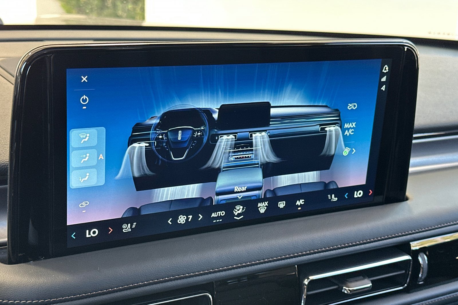New 2025 Lincoln Aviator AWD w/ Equipment Group 101A image 21