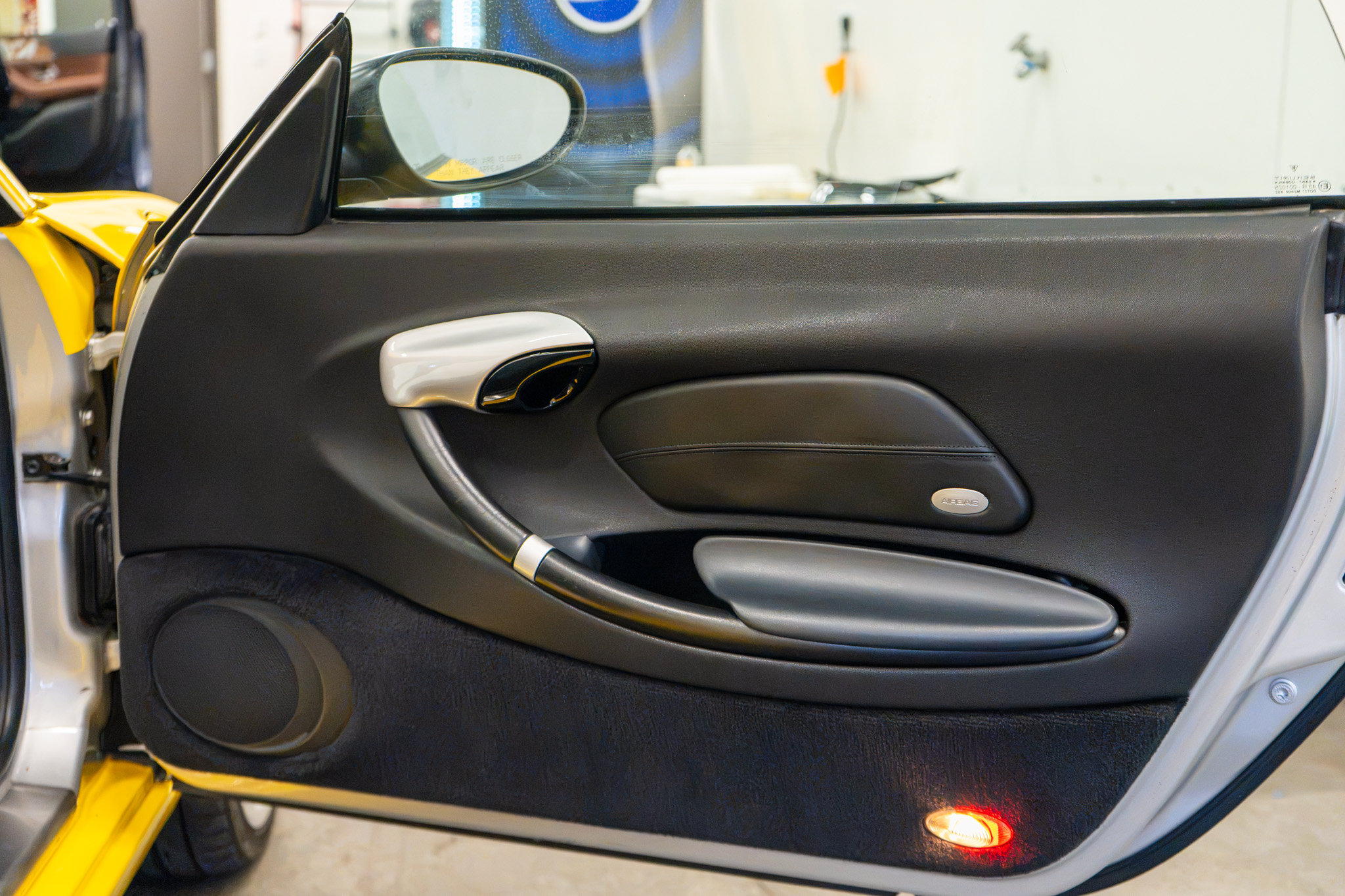 Used 1998 Porsche Boxster RWD image 39