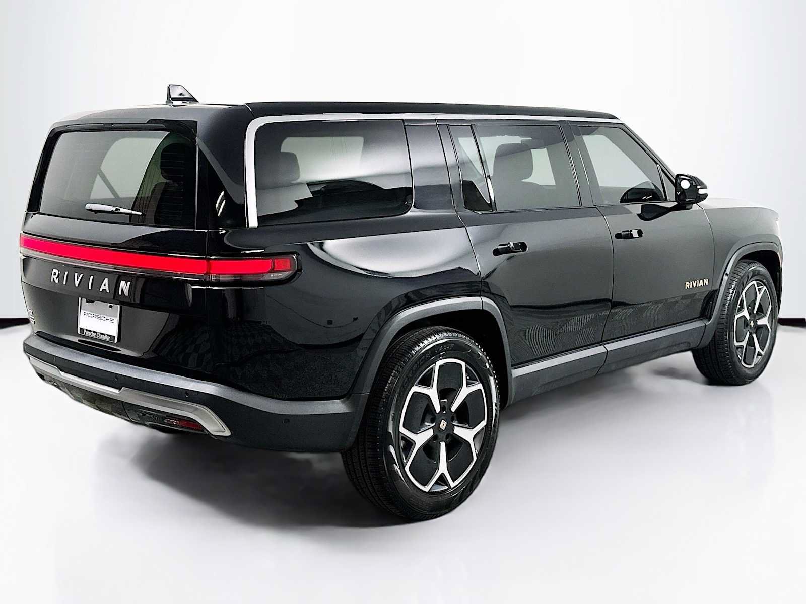 Used 2023 Rivian R1S Adventure AWD/4WD image 9