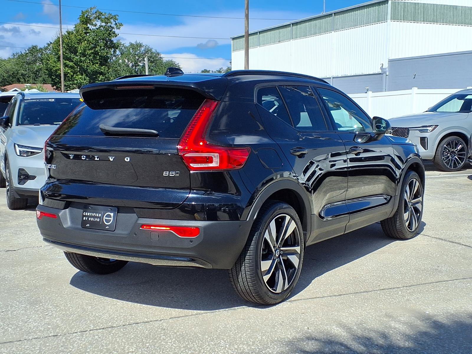 Certified 2025 Volvo XC40 B5 Ultra AWD/4WD image 7