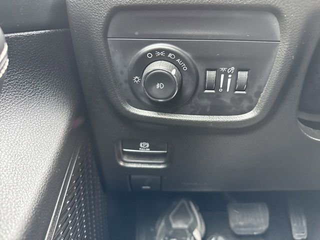 Used 2024 Jeep Grand Cherokee L Limited w/ Luxury Tech Group II image 20