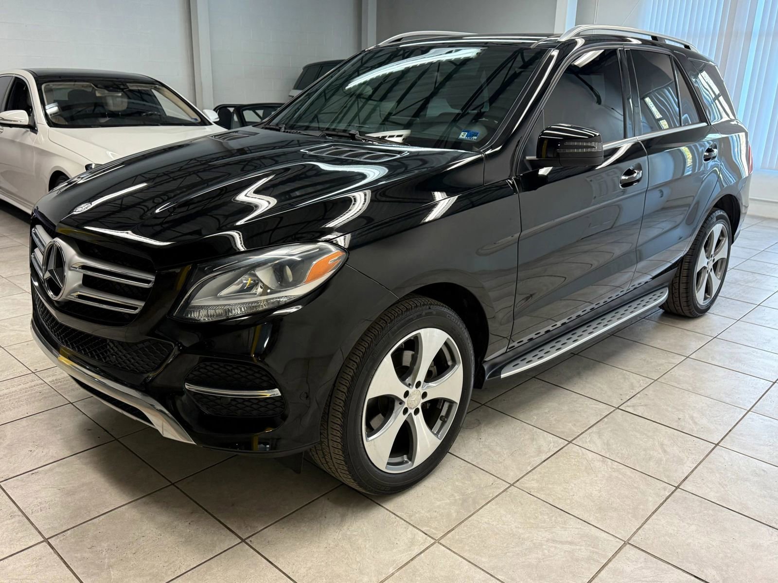 Used 2016 Mercedes-Benz GLE 350 w/ Premium Package image 3