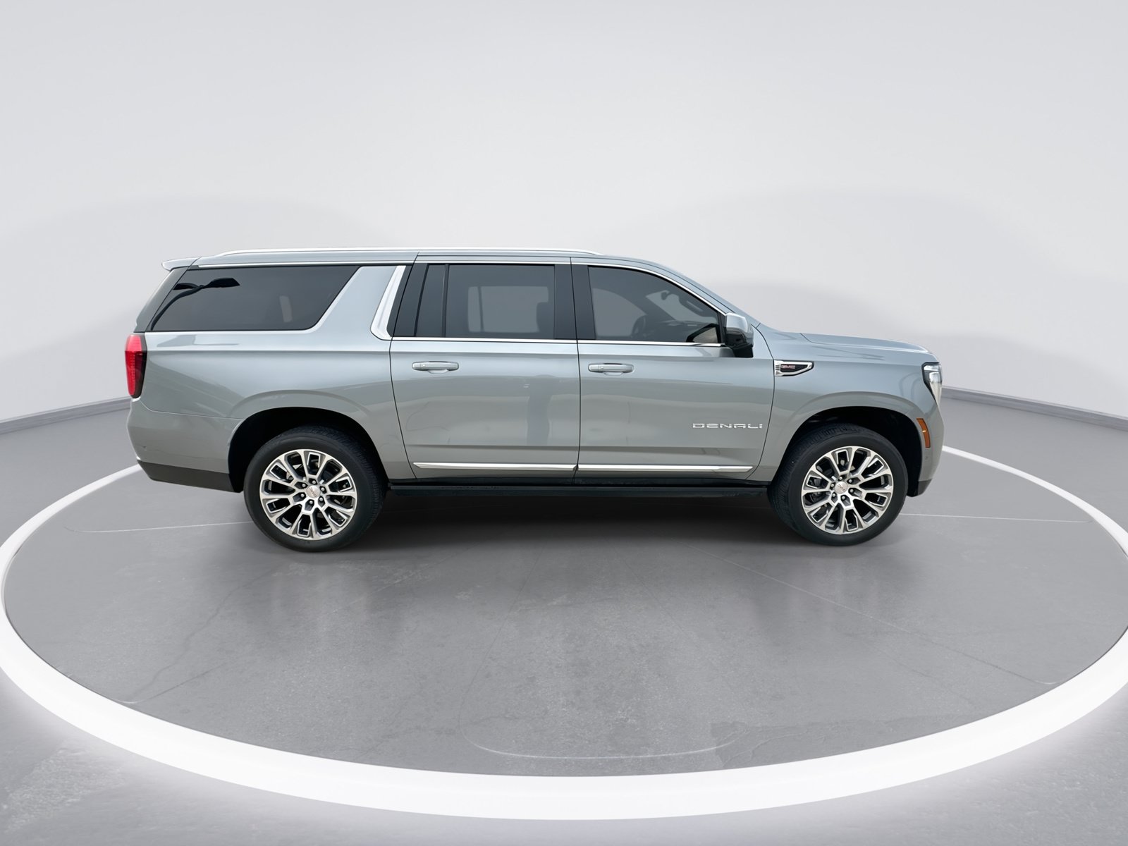 Certified 2025 GMC Yukon XL Denali w/ Denali Reserve Package AWD/4WD image 9