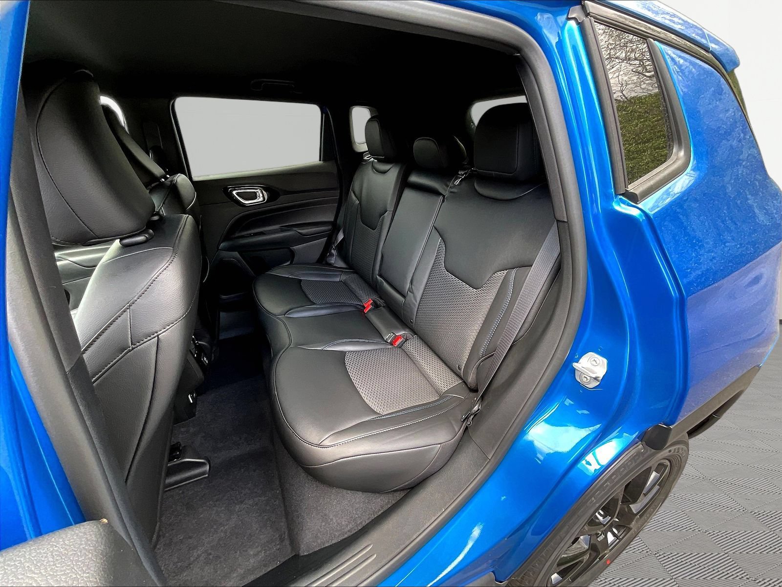New 2026 Jeep Compass Latitude AWD/4WD image 18