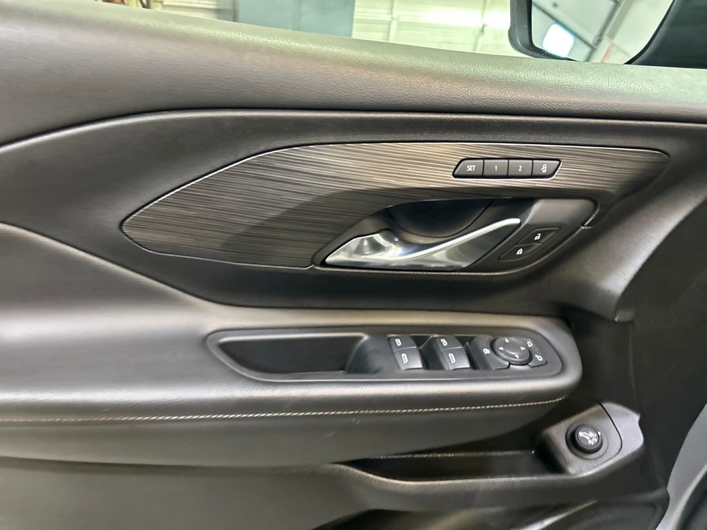 Used 2024 GMC Terrain SLT image 20