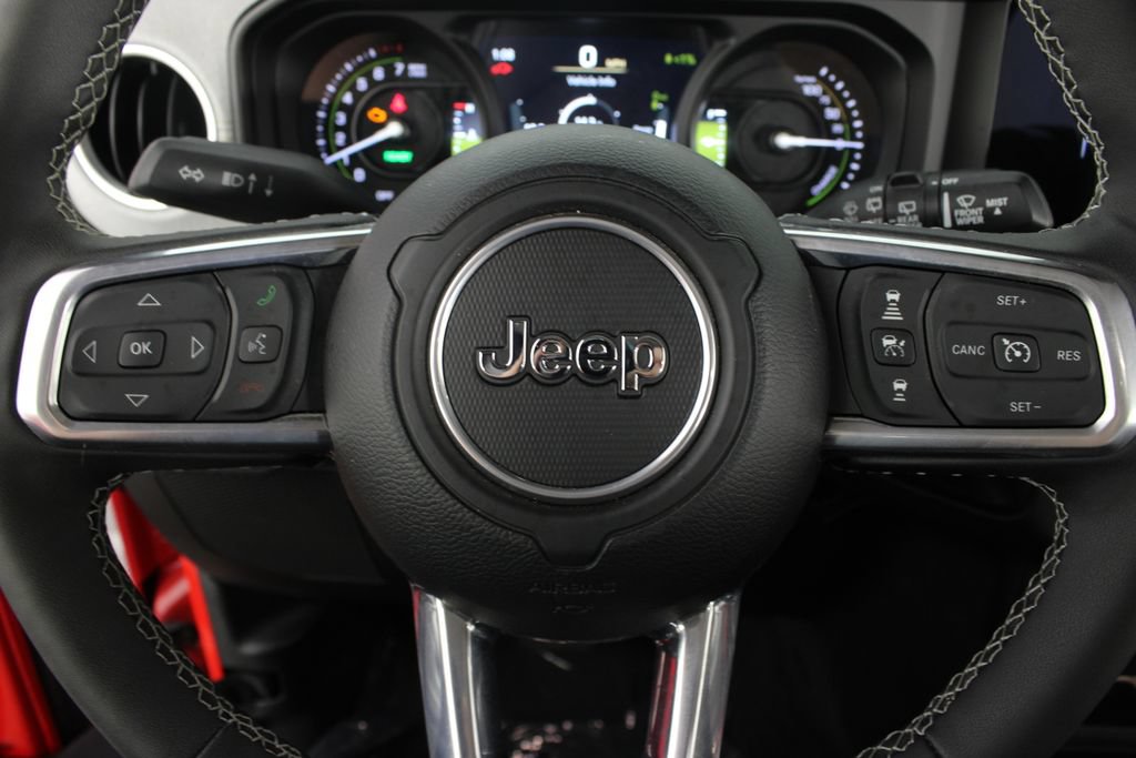 Used 2025 Jeep Wrangler Unlimited Sahara w/ Safety Group AWD/4WD image 12