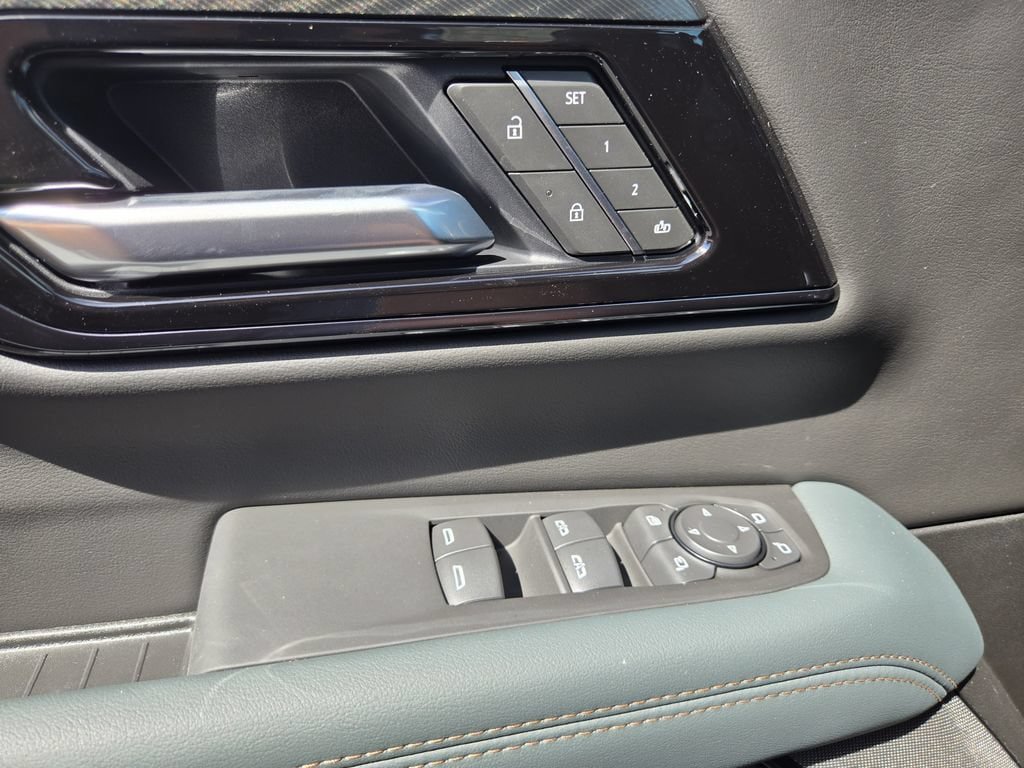 New 2026 GMC Yukon XL AT4 w/ AT4 Premium Package AWD/4WD image 15