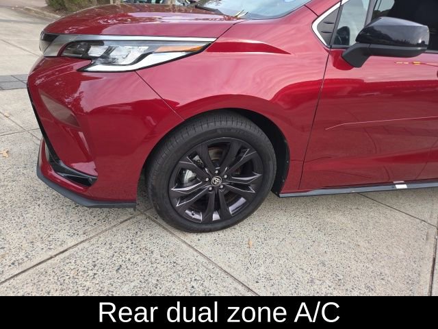 Used 2023 Toyota Sienna XSE w/ XSE Plus Package image 8