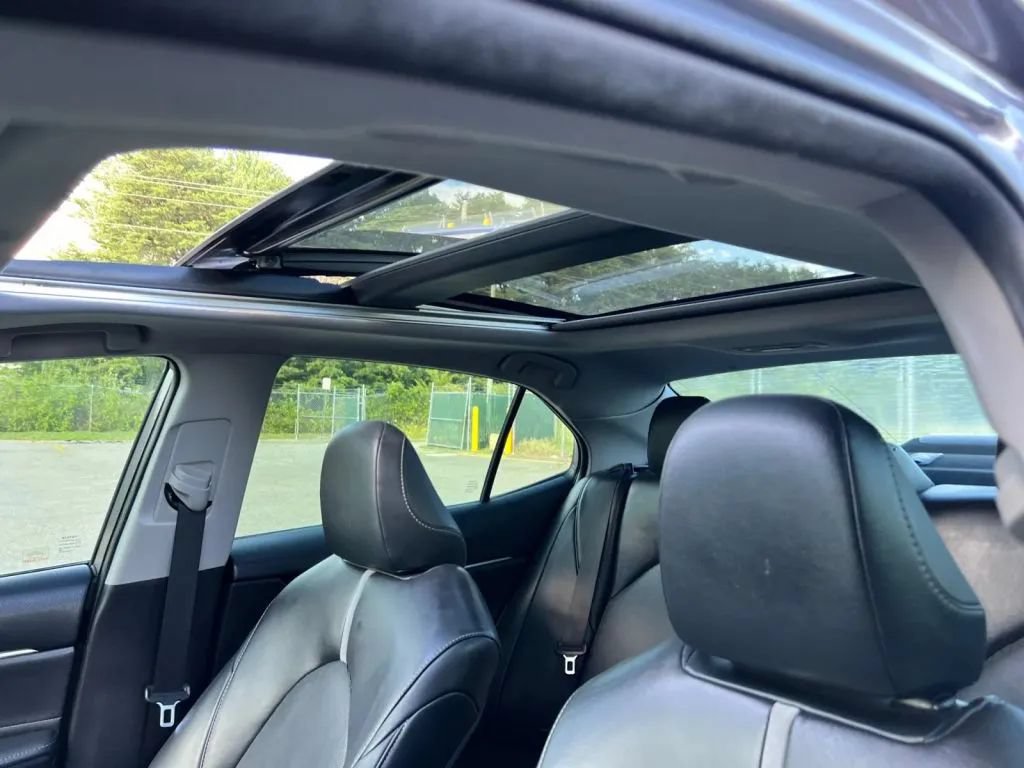 Used 2018 Toyota Camry XSE FWD image 39