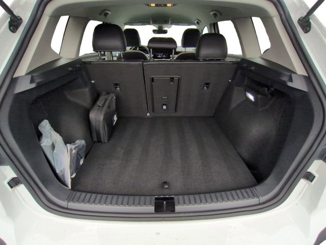 Certified 2025 Volkswagen Taos SE image 25