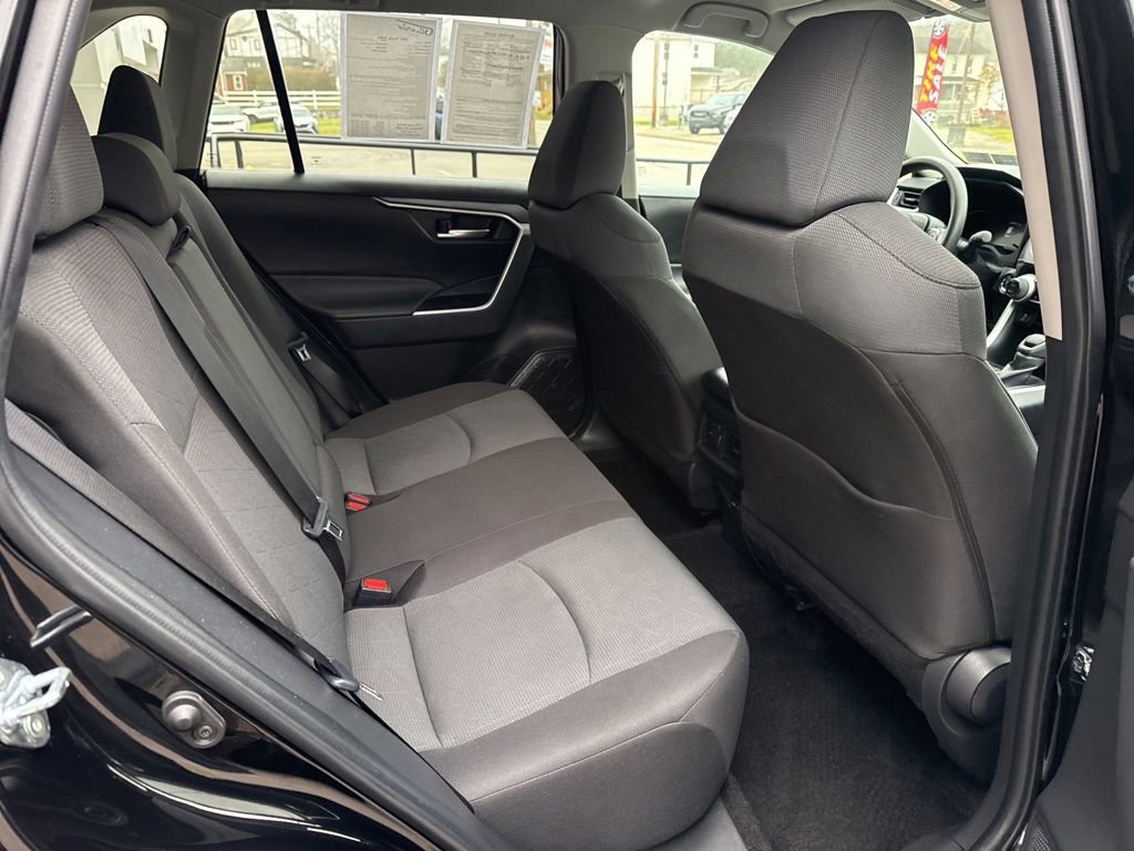 Used 2025 Toyota RAV4 XLE image 21