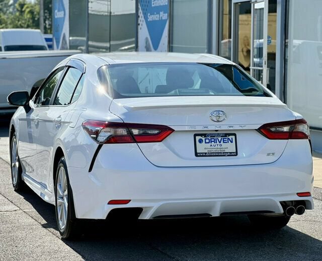 Used 2023 Toyota Camry SE FWD image 3