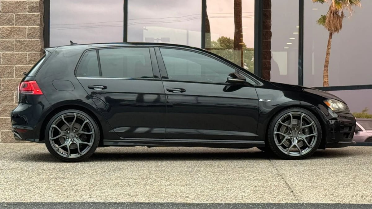 Used 2017 Volkswagen Golf R 4-Door AWD/4WD image 15