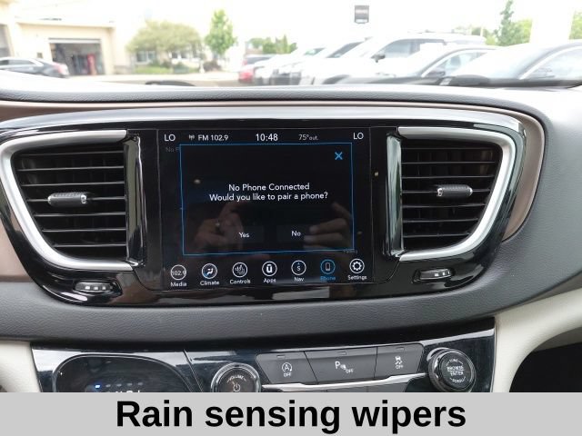 Used 2019 Chrysler Pacifica Touring-L Plus FWD image 19