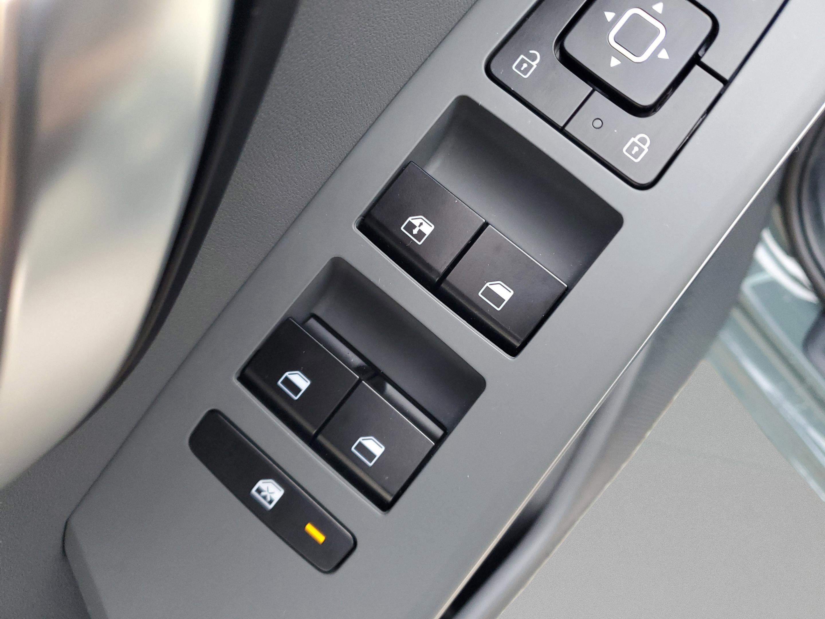 Used 2025 Kia Niro EX image 19