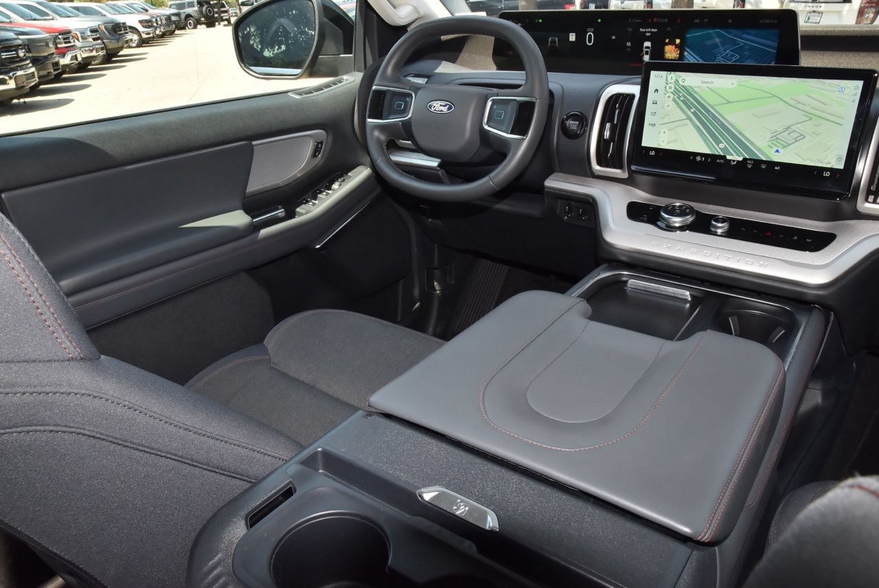 Used 2025 Ford Expedition Max Active RWD image 16