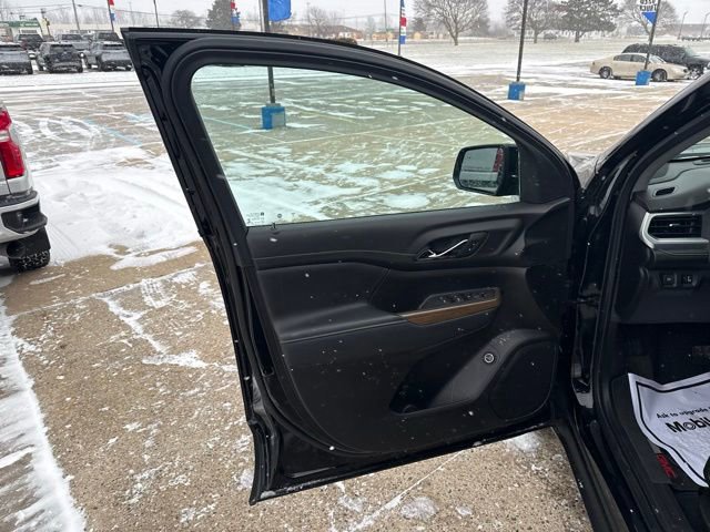 Used 2023 GMC Acadia SLE w/ Driver Convenience Package image 13