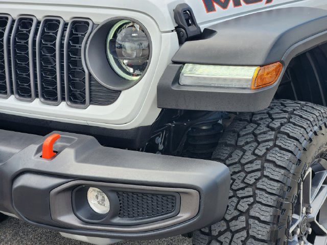 Used 2026 Jeep Gladiator Mojave AWD/4WD image 7