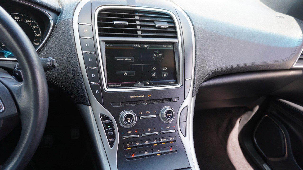 Used 2016 Lincoln MKX Premiere w/ Cargo Accessories Package FWD image 16